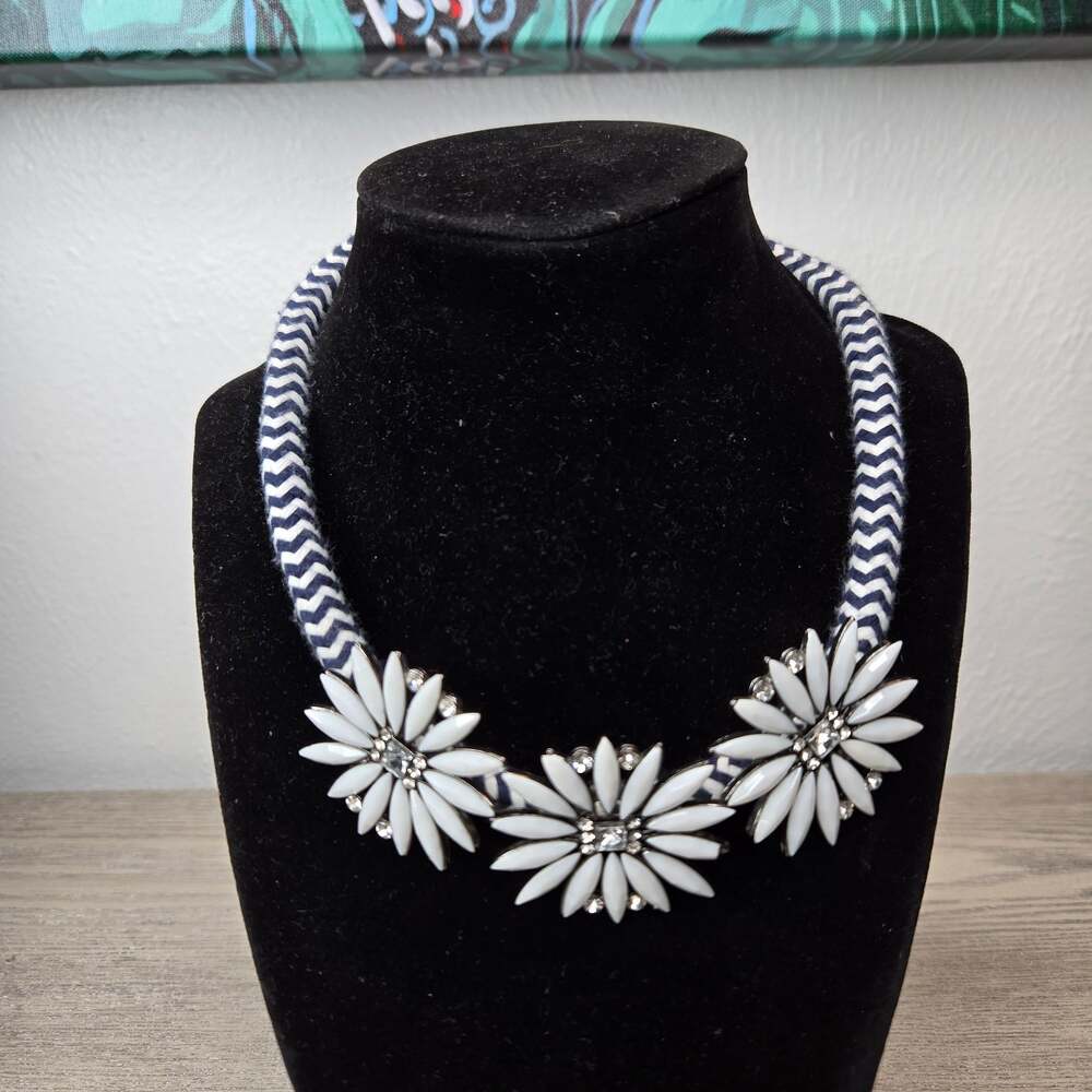 OPIA Signed White Resin Daisy Flower Gold-Tone Statement Necklace